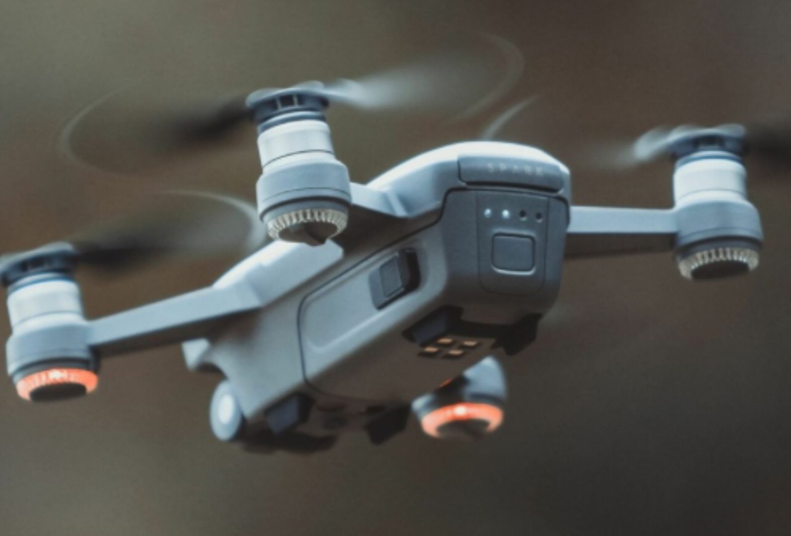 Difference between Drone Cleaning and Traditional Cleaning